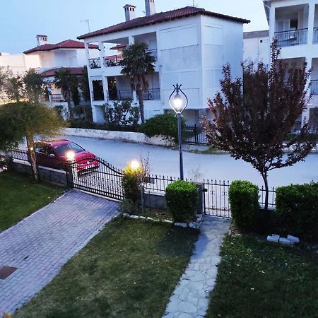 Beach Front Apartment In Пефкохорі Екстер'єр фото