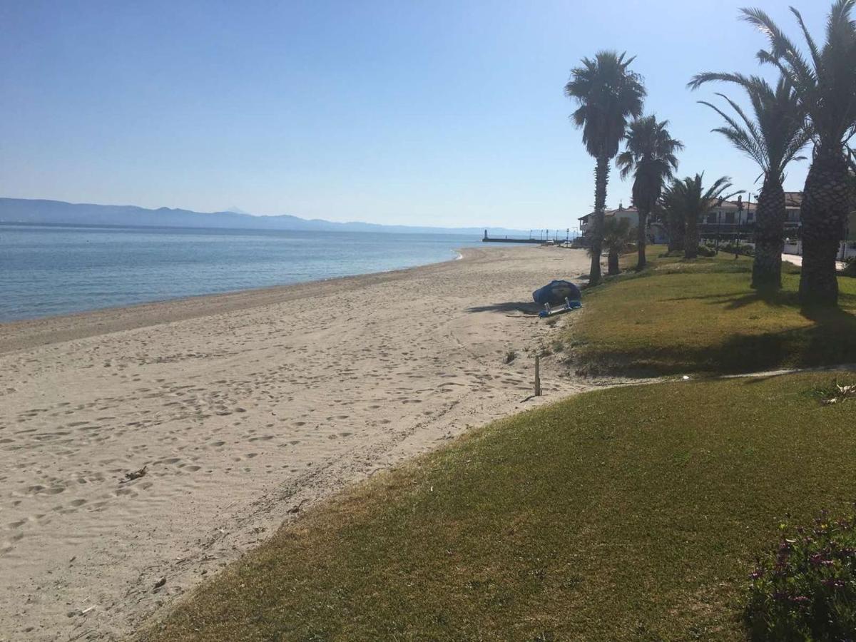 Beach Front Apartment In Пефкохорі Екстер'єр фото
