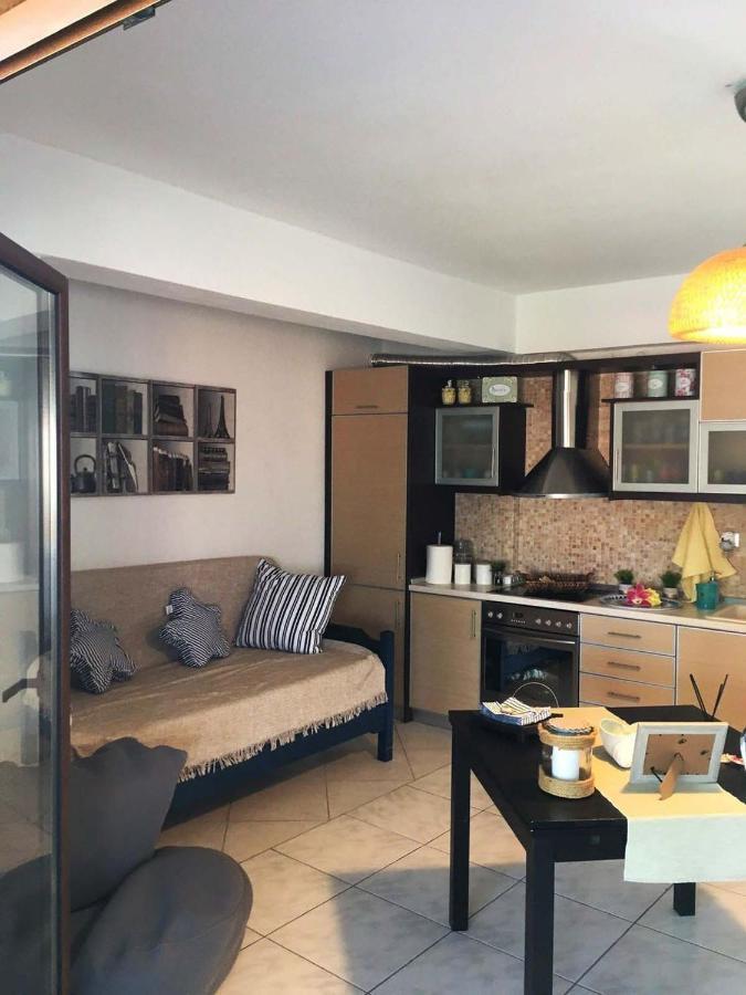 Beach Front Apartment In Пефкохорі Екстер'єр фото