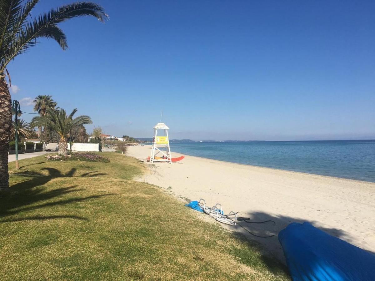 Beach Front Apartment In Пефкохорі Екстер'єр фото